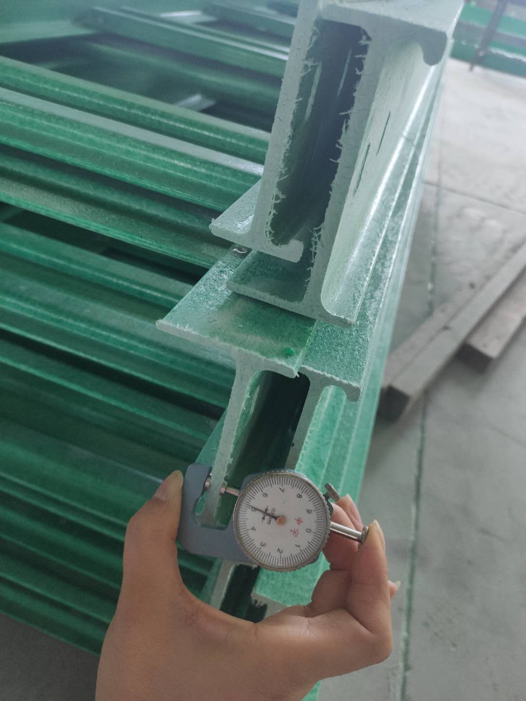 玻璃钢梯式桥架梯榜厚度测量