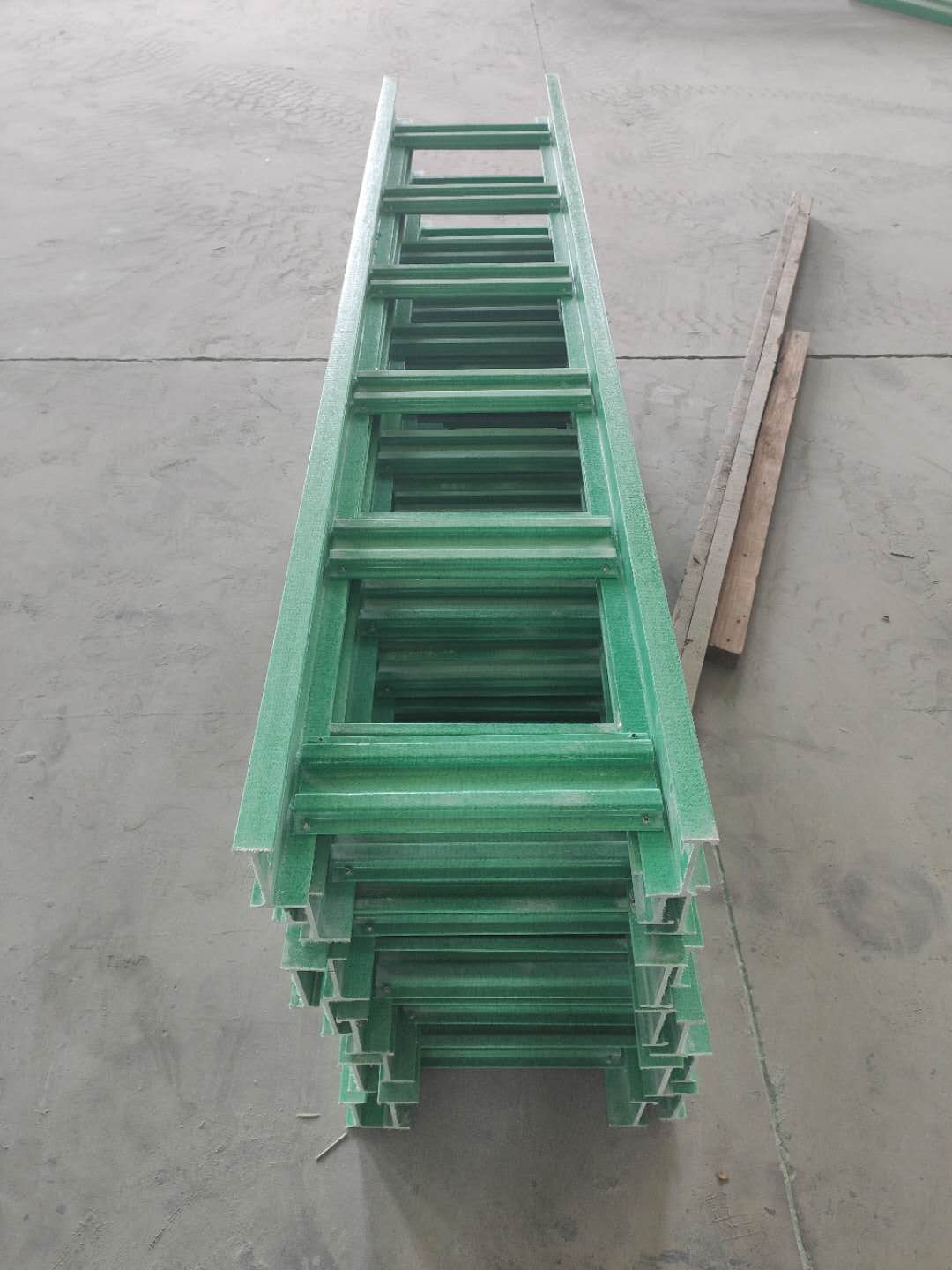 梯式新疆玻璃钢电缆桥架组装好成品