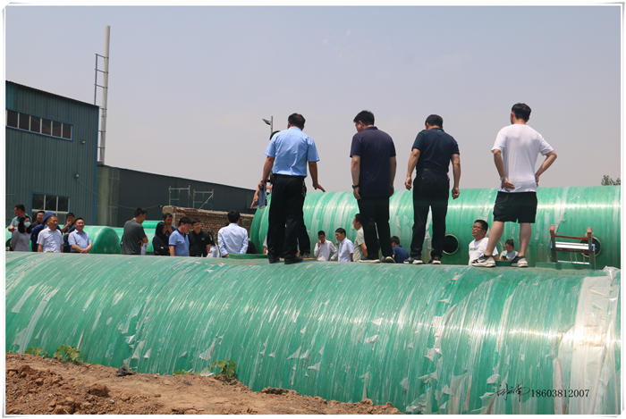 贺地区玻璃钢化粪池生产厂家乡镇领导来厂考察